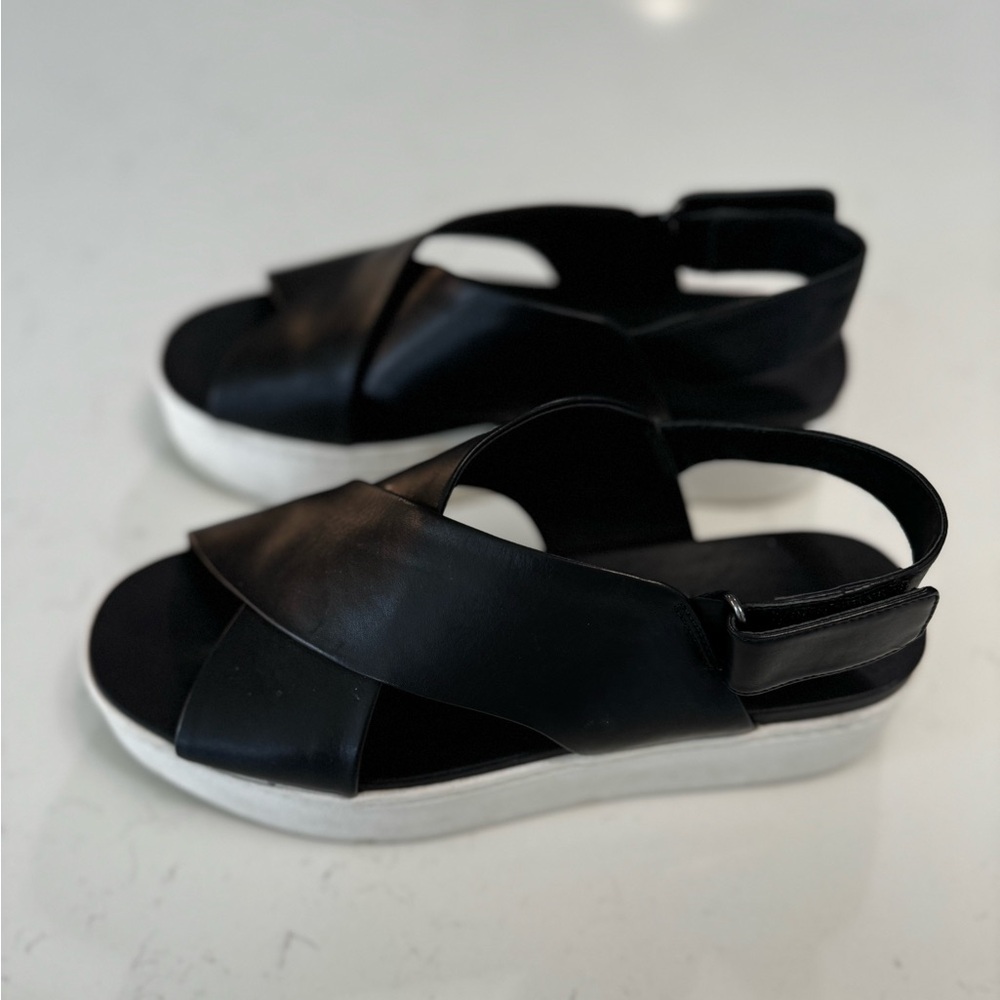 Vince Weslan Cross Strap Leather Platform Sandal - Picture 4 of 8